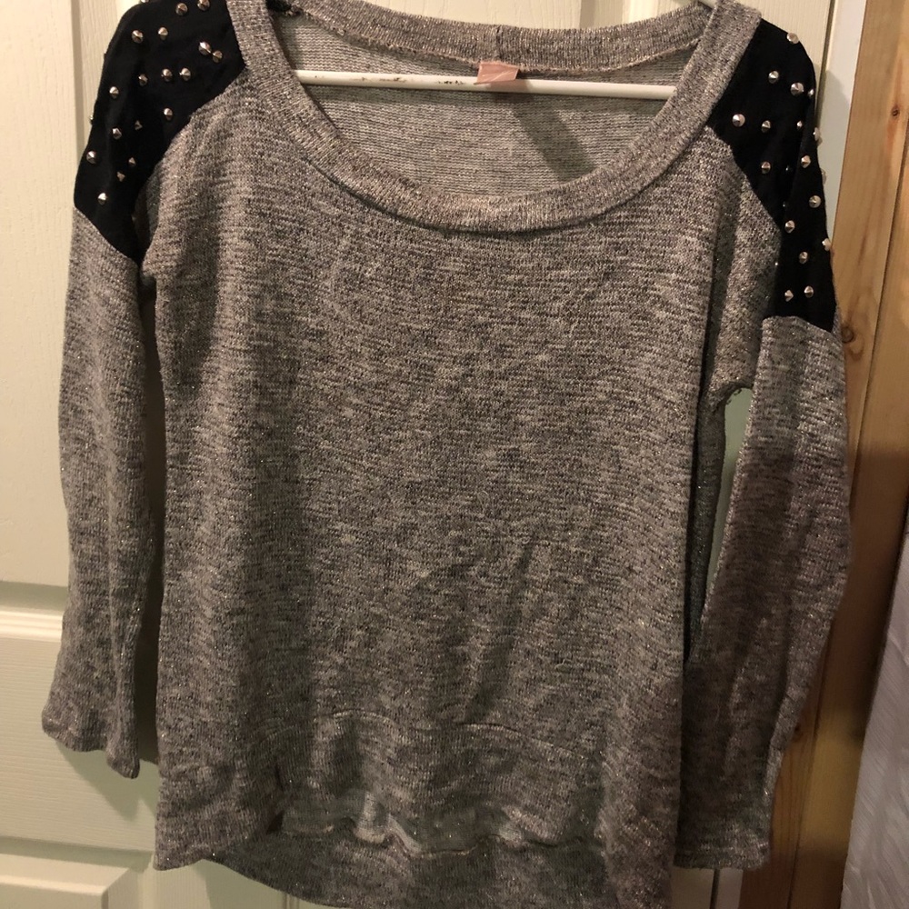 🎉Cute comfy sweater with studs
